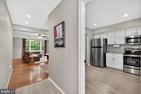 Entry Way - 6517 Orono Ct, Springfield, VA 22152 photo 3 of 10