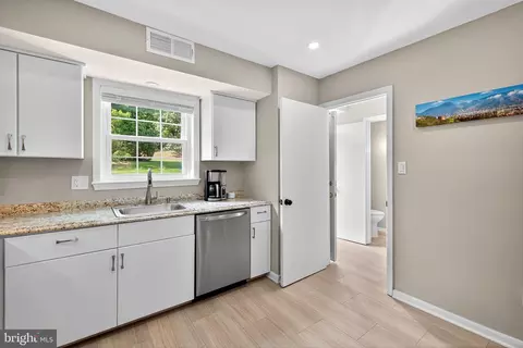 Kitchen - 6517 Orono Ct, Springfield, VA 22152 photo 1 of 5