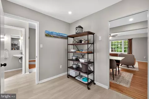 Entry Way - 6517 Orono Ct, Springfield, VA 22152 photo 4 of 10