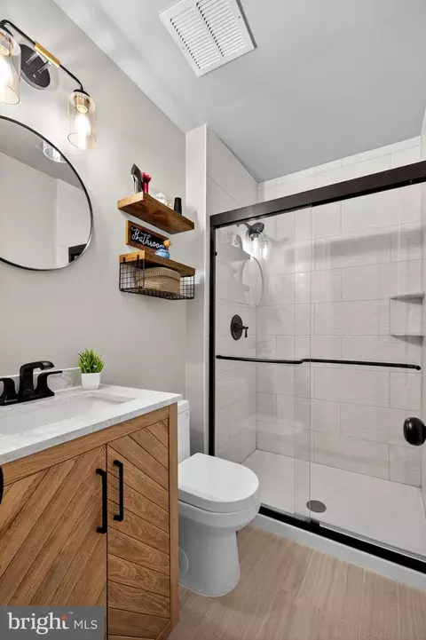 Bath - 6517 Orono Ct, Springfield, VA 22152 photo 3 of 4