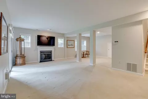 Living - 1477 Hampton Hill Cir, Mclean, VA 22101 photo 7 of 8