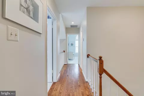 Entry Way - 1477 Hampton Hill Cir, Mclean, VA 22101 photo 8 of 9