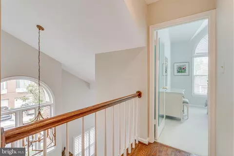 Entry Way - 1477 Hampton Hill Cir, Mclean, VA 22101 photo 9 of 9