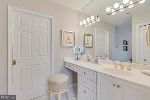 Bath - 1477 Hampton Hill Cir, Mclean, VA 22101 photo 3 of 6