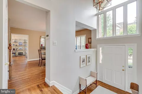 Entry Way - 1477 Hampton Hill Cir, Mclean, VA 22101 photo 5 of 9