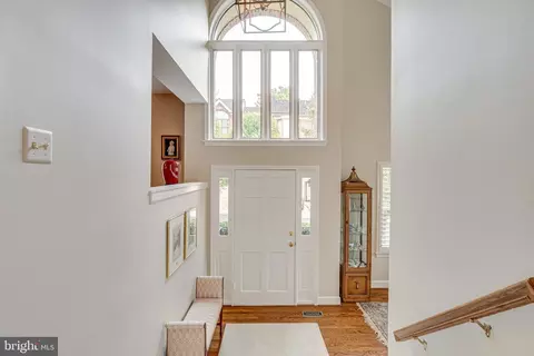 Entry Way - 1477 Hampton Hill Cir, Mclean, VA 22101 photo 2 of 9