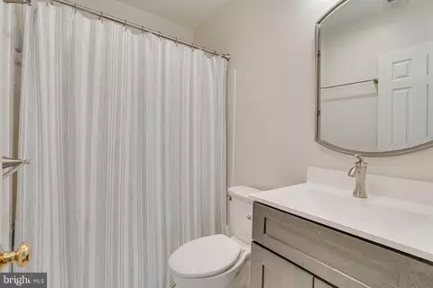 Bath - 1477 Hampton Hill Cir, Mclean, VA 22101 photo 6 of 6