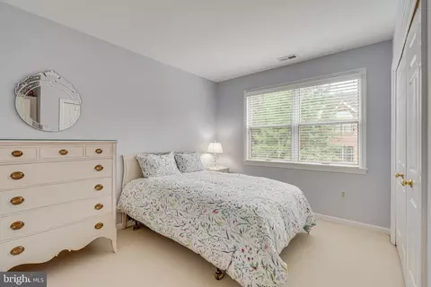 Bedroom - 1477 Hampton Hill Cir, Mclean, VA 22101 photo 4 of 7