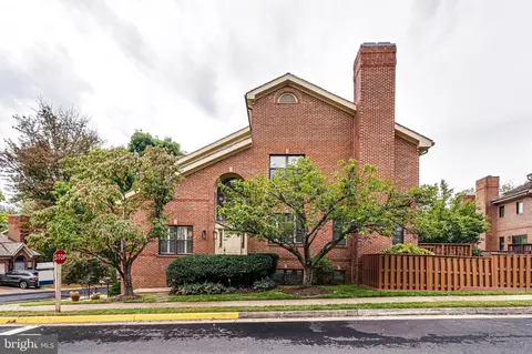 Exterior - 1477 Hampton Hill Cir, Mclean, VA 22101 photo 4 of 12