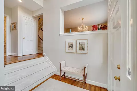 Entry Way - 1477 Hampton Hill Cir, Mclean, VA 22101 photo 3 of 9