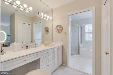 Bath - 1477 Hampton Hill Cir, Mclean, VA 22101 photo 2 of 6