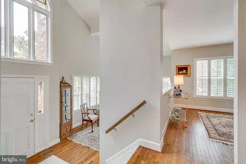 Entry Way - 1477 Hampton Hill Cir, Mclean, VA 22101 photo 4 of 9