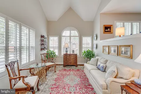 Living - 1477 Hampton Hill Cir, Mclean, VA 22101 photo 2 of 8