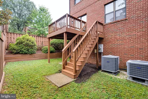Exterior - 1477 Hampton Hill Cir, Mclean, VA 22101 photo 9 of 12