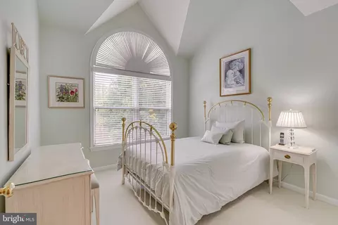Bedroom - 1477 Hampton Hill Cir, Mclean, VA 22101 photo 6 of 7