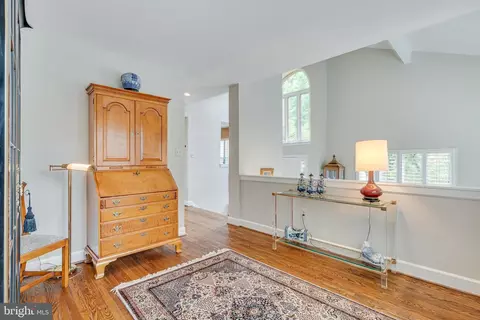Entry Way - 1477 Hampton Hill Cir, Mclean, VA 22101 photo 6 of 9