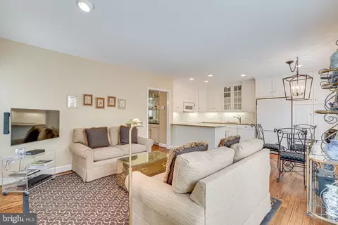 Living - 1477 Hampton Hill Cir, Mclean, VA 22101 photo 5 of 8