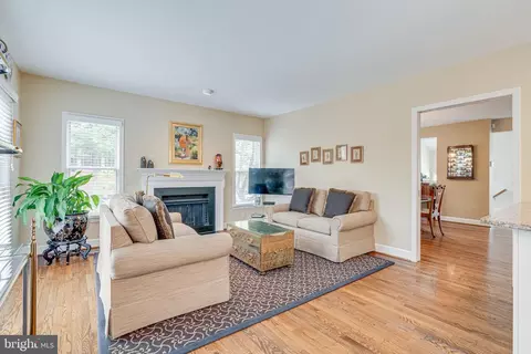 Living - 1477 Hampton Hill Cir, Mclean, VA 22101 photo 4 of 8