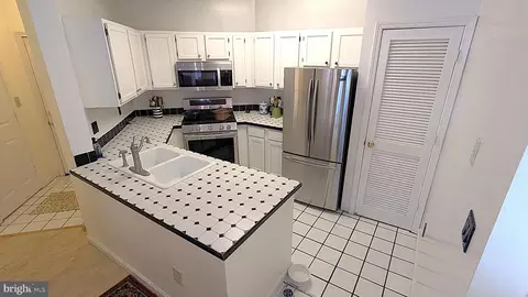 4417 Fairstone Dr #104, Fairfax, VA 22033