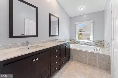 Bath - 6501 Legendgate Pl, Burke, VA 22015 photo 1 of 5