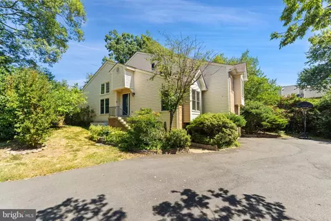 Exterior - 6501 Legendgate Pl, Burke, VA 22015 photo 3 of 5