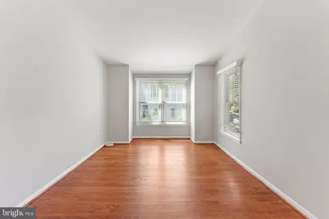 Living - 6501 Legendgate Pl, Burke, VA 22015 photo 5 of 7