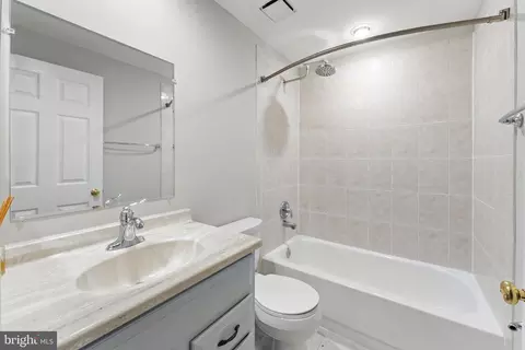 Bath - 6501 Legendgate Pl, Burke, VA 22015 photo 5 of 5