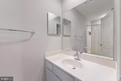 Bath - 6501 Legendgate Pl, Burke, VA 22015 photo 3 of 5