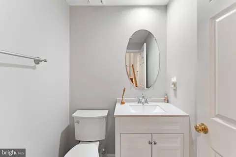 Bath - 6501 Legendgate Pl, Burke, VA 22015 photo 4 of 5