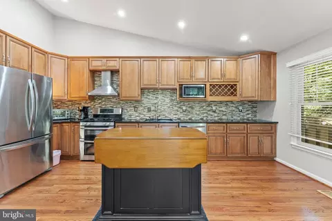 Kitchen - 6501 Legendgate Pl, Burke, VA 22015 photo 4 of 4
