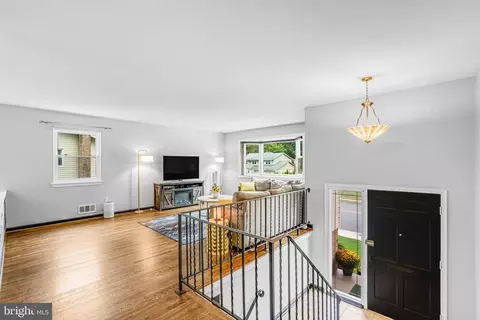7757 Carrleigh Pkwy, Springfield, VA 22152
