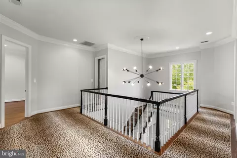 Entry Way - 7795 Glenhaven Ct, Mclean, VA 22102 photo 9 of 12