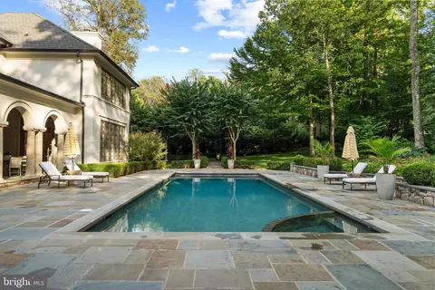 Exterior - 7795 Glenhaven Ct, Mclean, VA 22102 photo 16 of 23