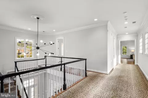 Entry Way - 7795 Glenhaven Ct, Mclean, VA 22102 photo 10 of 12