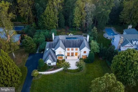 Exterior - 7795 Glenhaven Ct, Mclean, VA 22102 photo 5 of 23