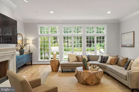 Living - 7795 Glenhaven Ct, Mclean, VA 22102 photo 3 of 6