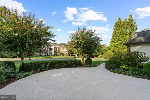 Exterior - 7795 Glenhaven Ct, Mclean, VA 22102 photo 9 of 23