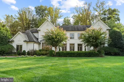 Exterior - 7795 Glenhaven Ct, Mclean, VA 22102 photo 6 of 23
