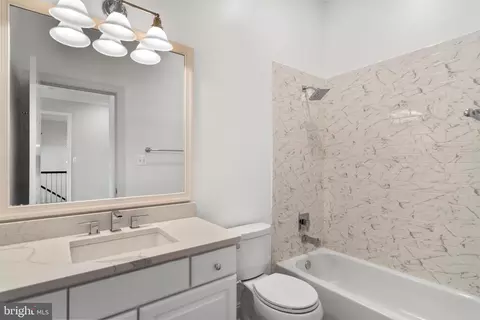 Bath - 7795 Glenhaven Ct, Mclean, VA 22102 photo 4 of 6
