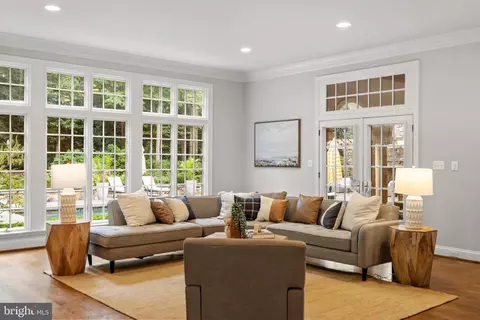 Living - 7795 Glenhaven Ct, Mclean, VA 22102 photo 2 of 6