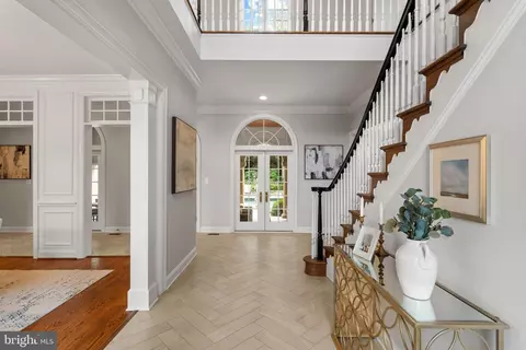 Entry Way - 7795 Glenhaven Ct, Mclean, VA 22102 photo 1 of 12