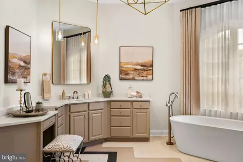 Bath - 7795 Glenhaven Ct, Mclean, VA 22102 photo 5 of 6