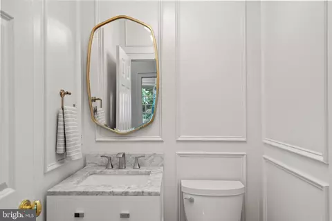 Bath - 7795 Glenhaven Ct, Mclean, VA 22102 photo 2 of 6