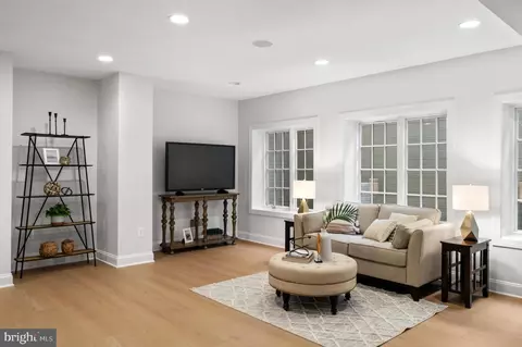 Living - 7795 Glenhaven Ct, Mclean, VA 22102 photo 4 of 6