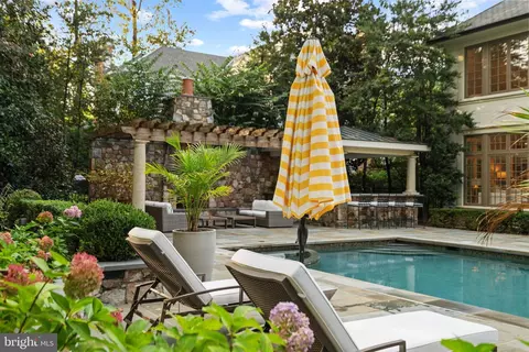 Exterior - 7795 Glenhaven Ct, Mclean, VA 22102 photo 18 of 23