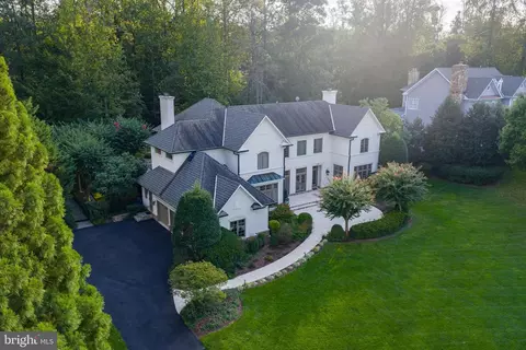 Exterior - 7795 Glenhaven Ct, Mclean, VA 22102 photo 3 of 23