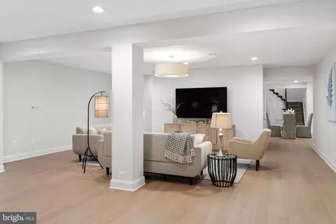Living - 7795 Glenhaven Ct, Mclean, VA 22102 photo 6 of 6