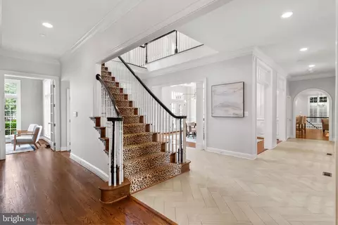 Entry Way - 7795 Glenhaven Ct, Mclean, VA 22102 photo 4 of 12