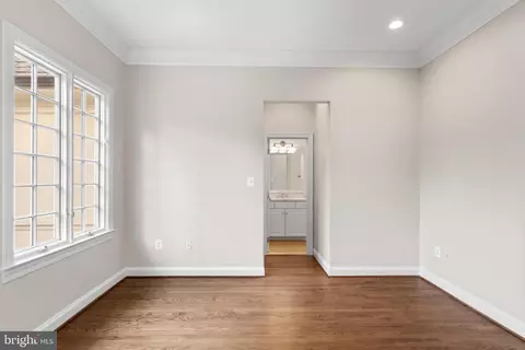 Bedroom - 7795 Glenhaven Ct, Mclean, VA 22102 photo 2 of 5