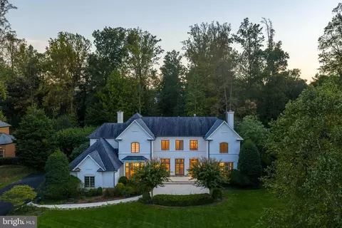 Exterior - 7795 Glenhaven Ct, Mclean, VA 22102 photo 4 of 23